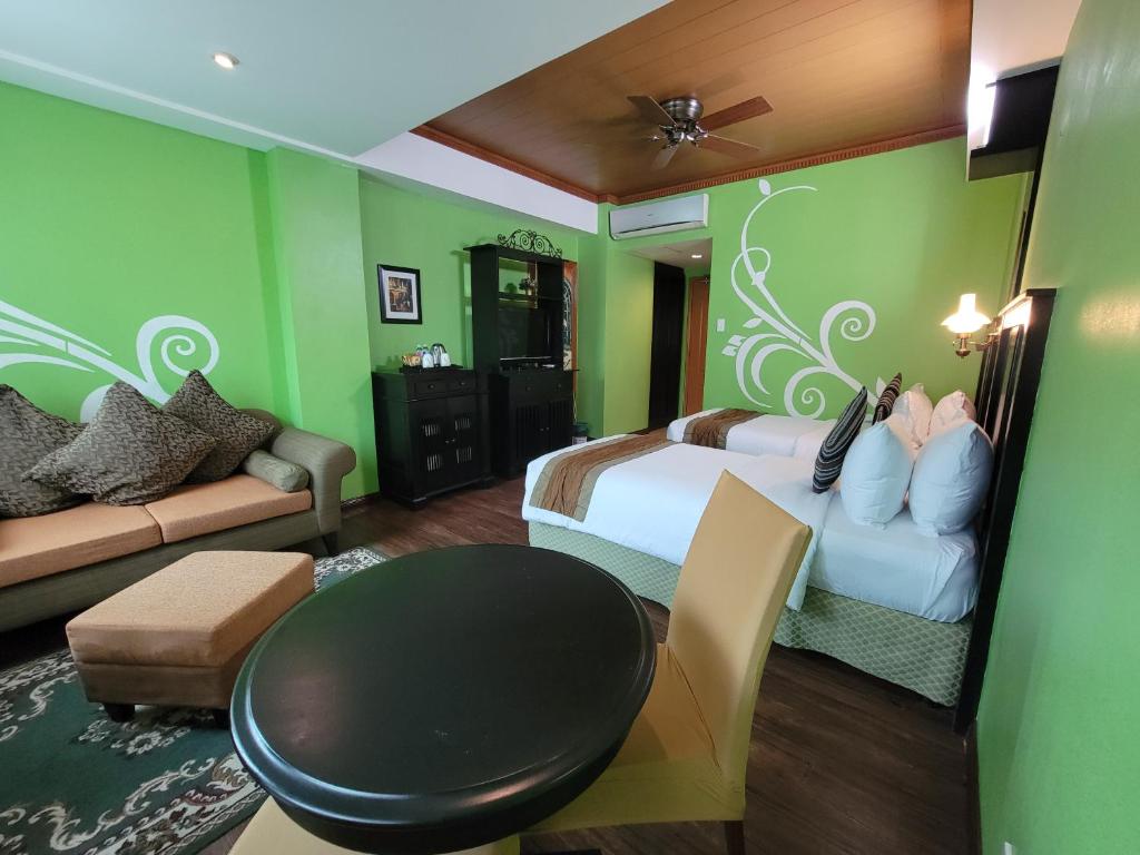 Lee Boutique Hotel Tagaytay - Tap to explore photos
