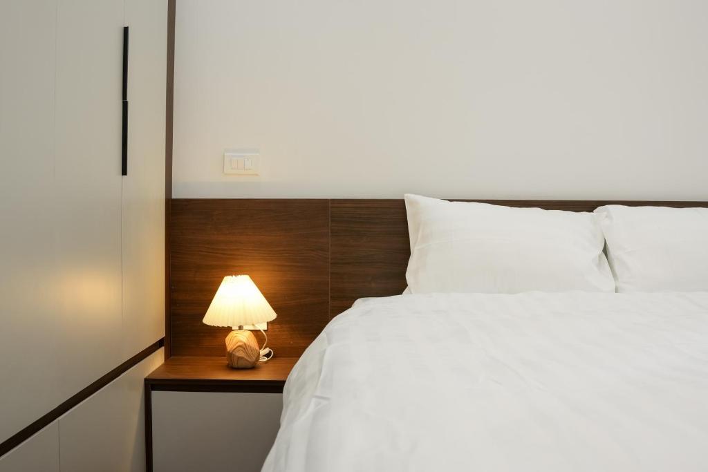 NINE HOUSING 49 Linh Lang