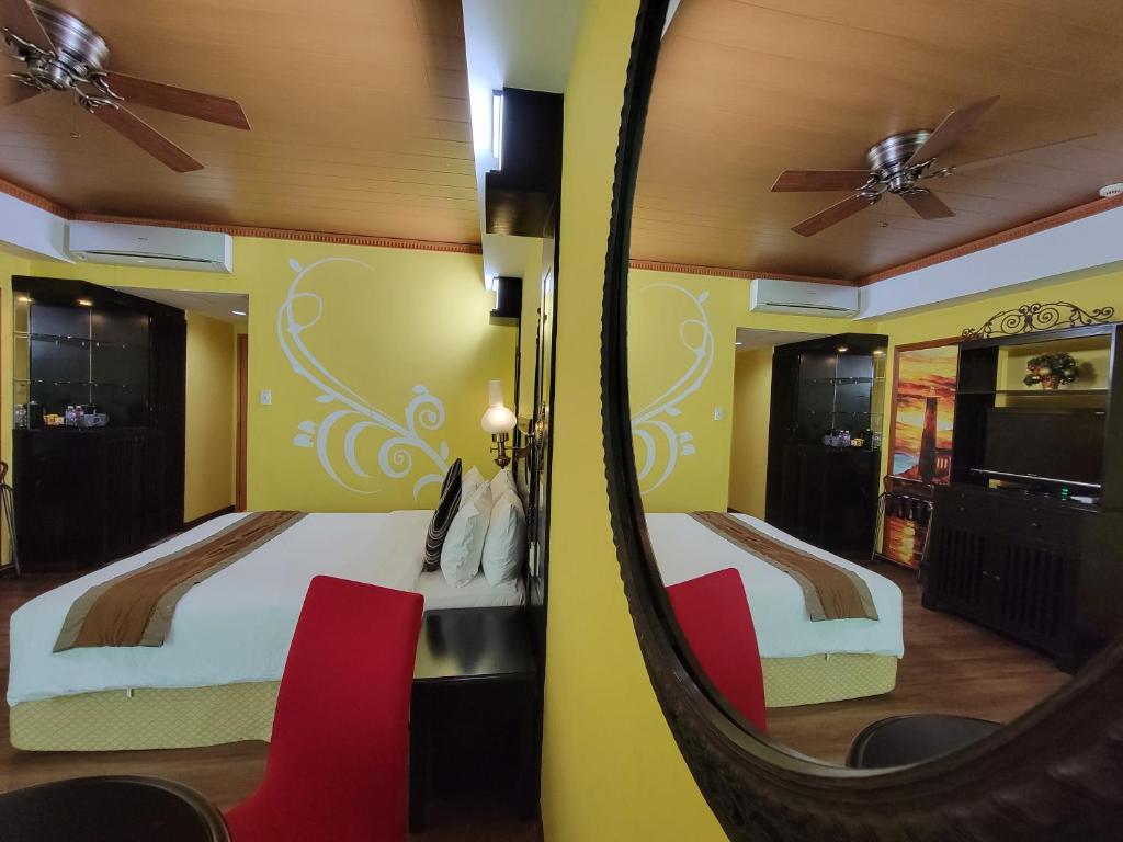 Lee Boutique Hotel Tagaytay Room Type - Deluxe Double or Twin Room