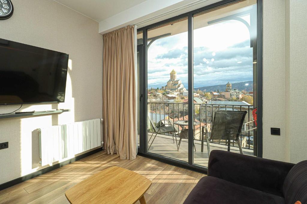 Luxurious 3BR Apartment W Stunning views - Tap to explore photos