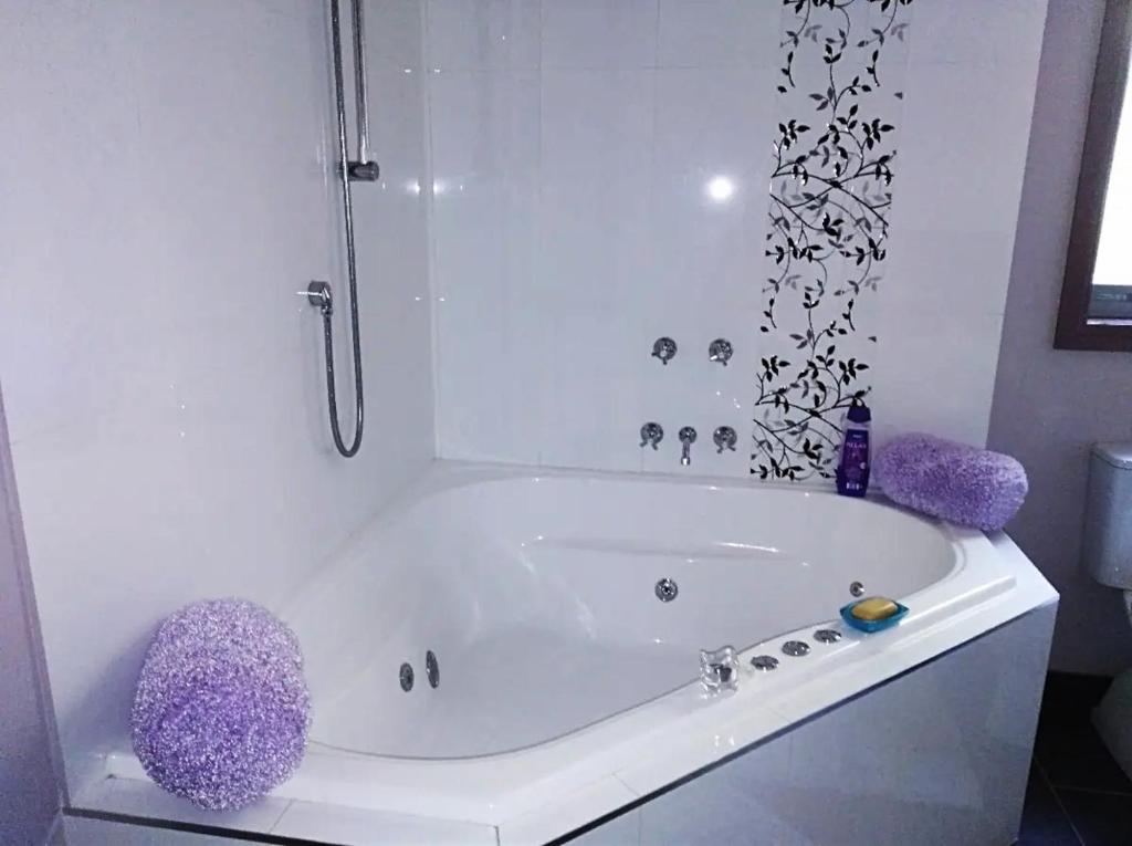 Purple House - corner spa, views and wildlife photo 4