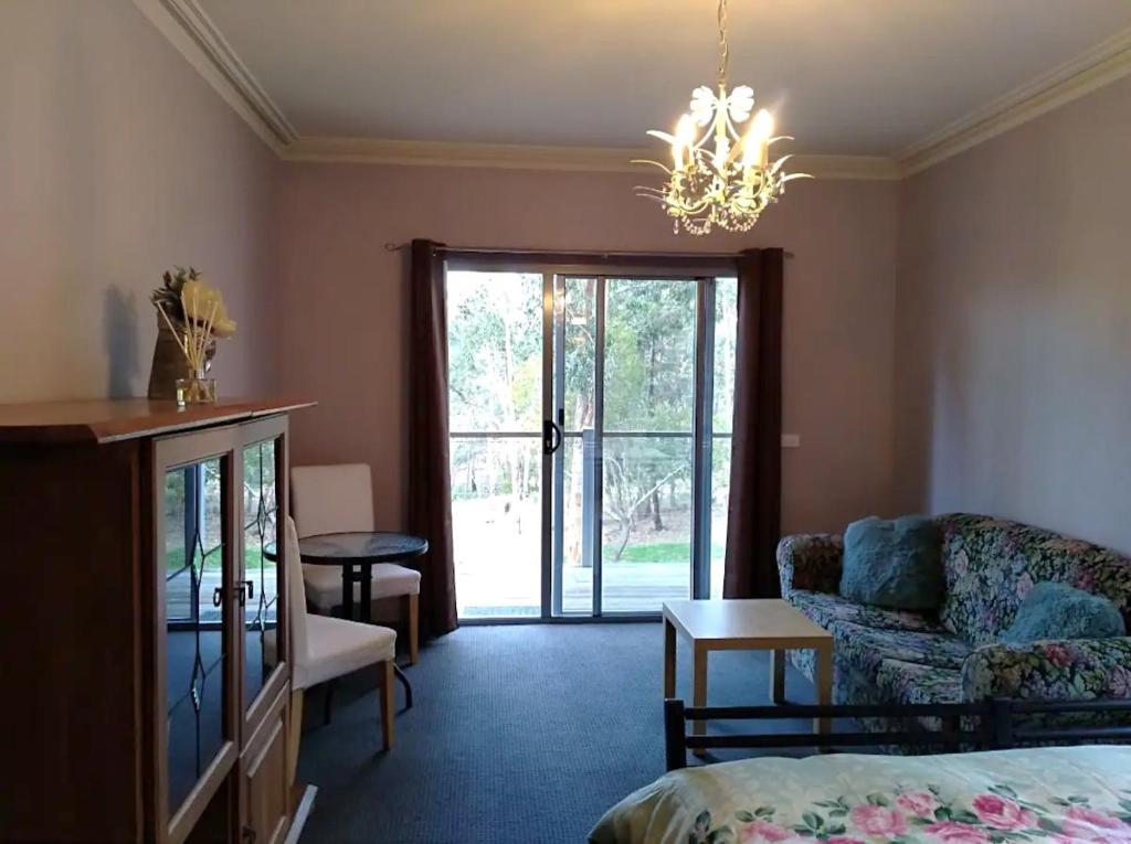 Purple House - corner spa, views and wildlife photo 3