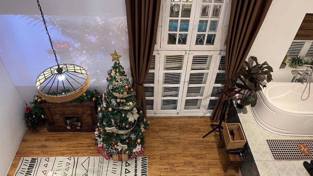 Nih Homestay Classic Room 2Bed with balcony Near Hoan Kiem Lake