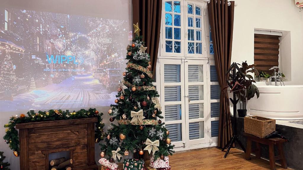 Nih Homestay Classic Room 2Bed with balcony Near Hoan Kiem Lake