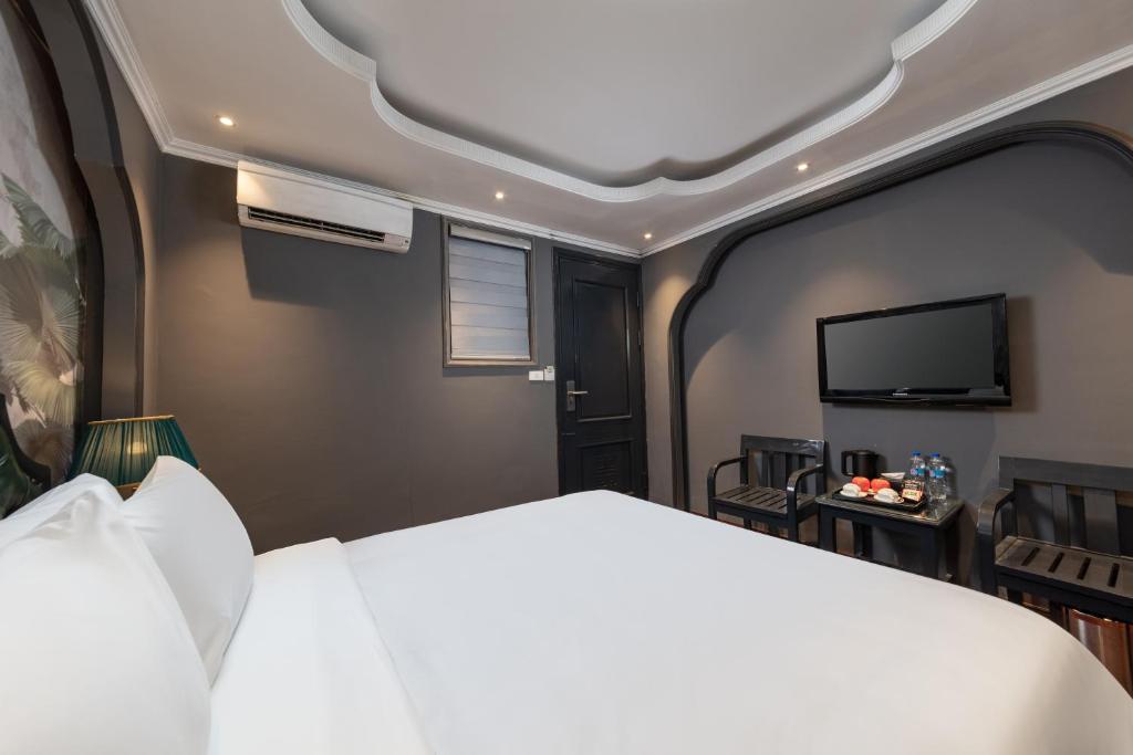 Madelise Stardust Hotel & Travel