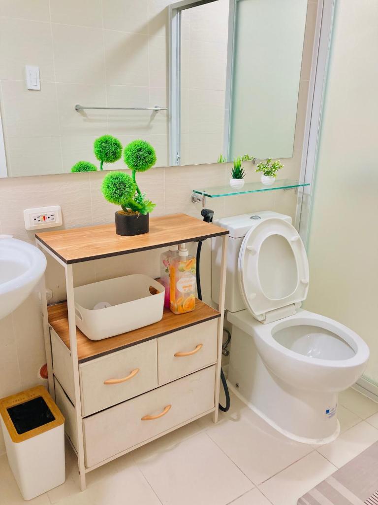 Premium & Spacious Studio with PS4, Karaoke & Netflix - Tap to explore photos