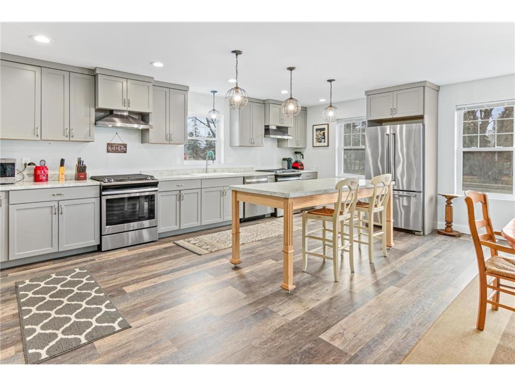 Work and Live in the Twin Cities - We Connect image