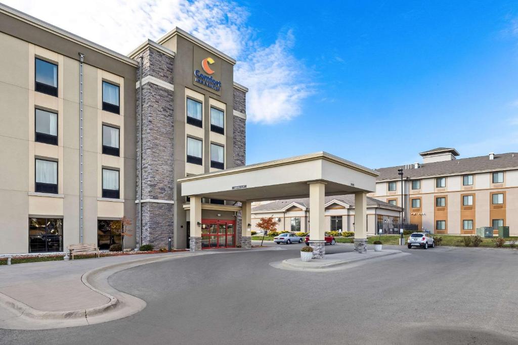 Comfort Inn & Suites West - Medical Center image
