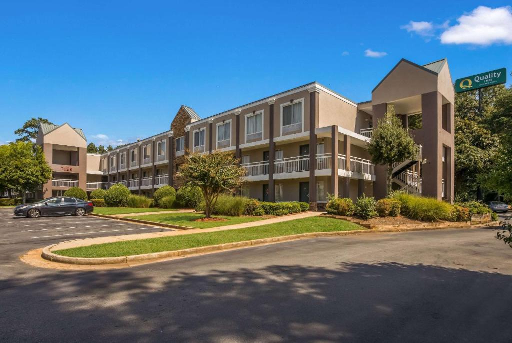 Quality Inn Atlanta Northlake image