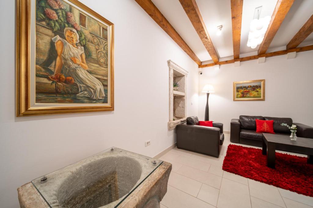 Celenga Apartments with free offsite parking - Tap to explore photos
