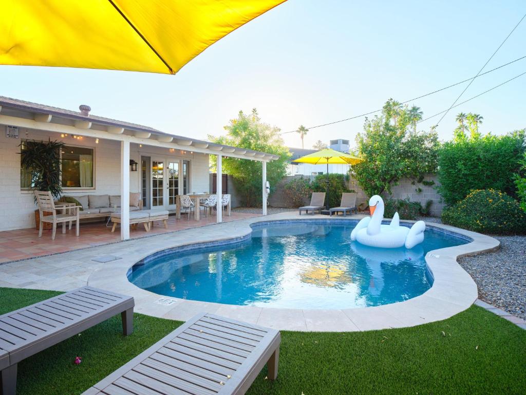 Blossom Bungalow - Heart Of Old Town - Private Pool image