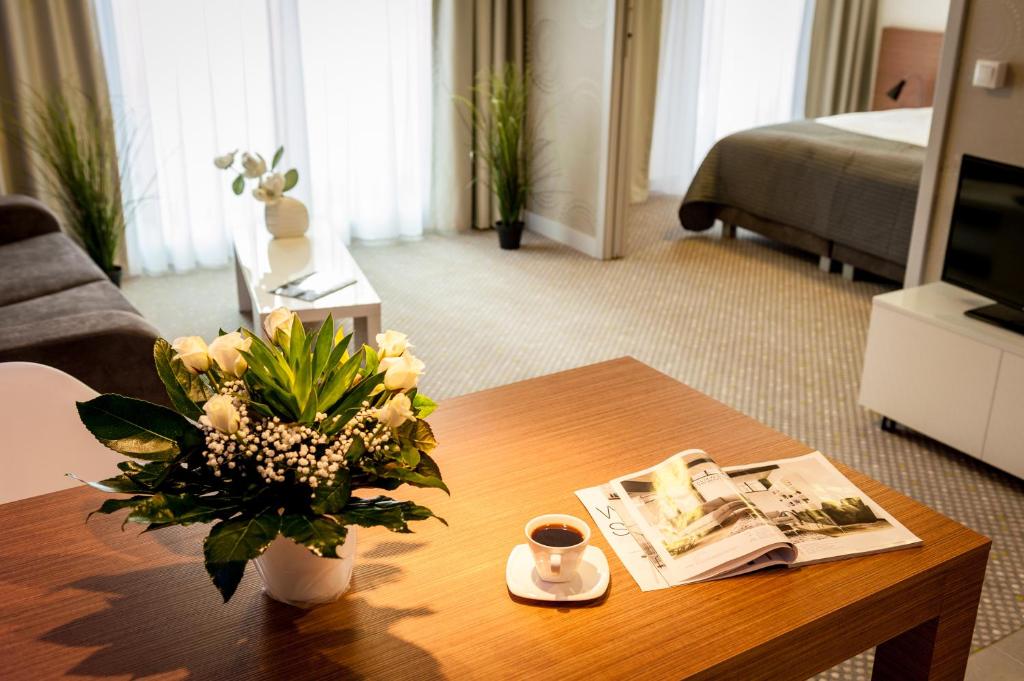 Сьюит (Люкс), Invite