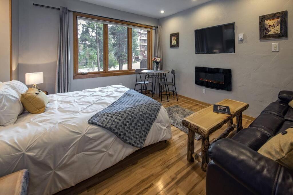 Breckenridge Studio Ski in and Ski out image