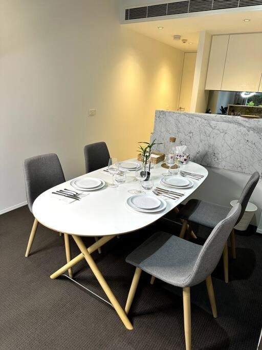 Modern Loft Retreat in Barton Canberra ACT near Parliament House photo 4