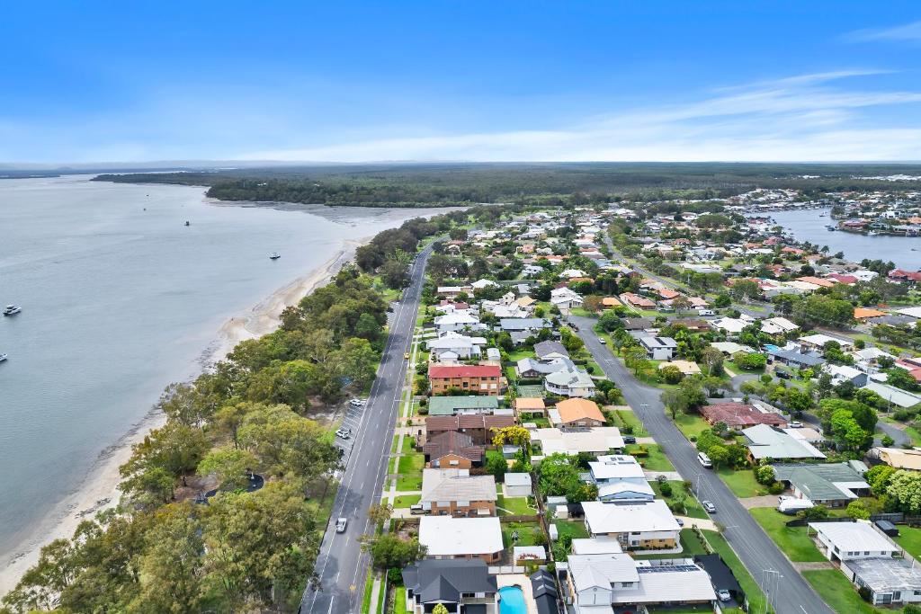 Banksia Beach Views! photo 4