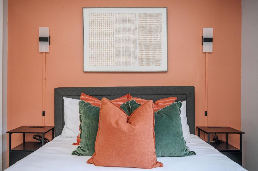 The Traveler's Retreat, 5 mins to airport and 15 mins to downtown image