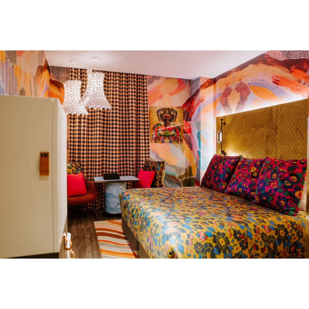 The Motley Hotel Richmond, Tapestry Collection by Hilton Room Type - King Heritage Room