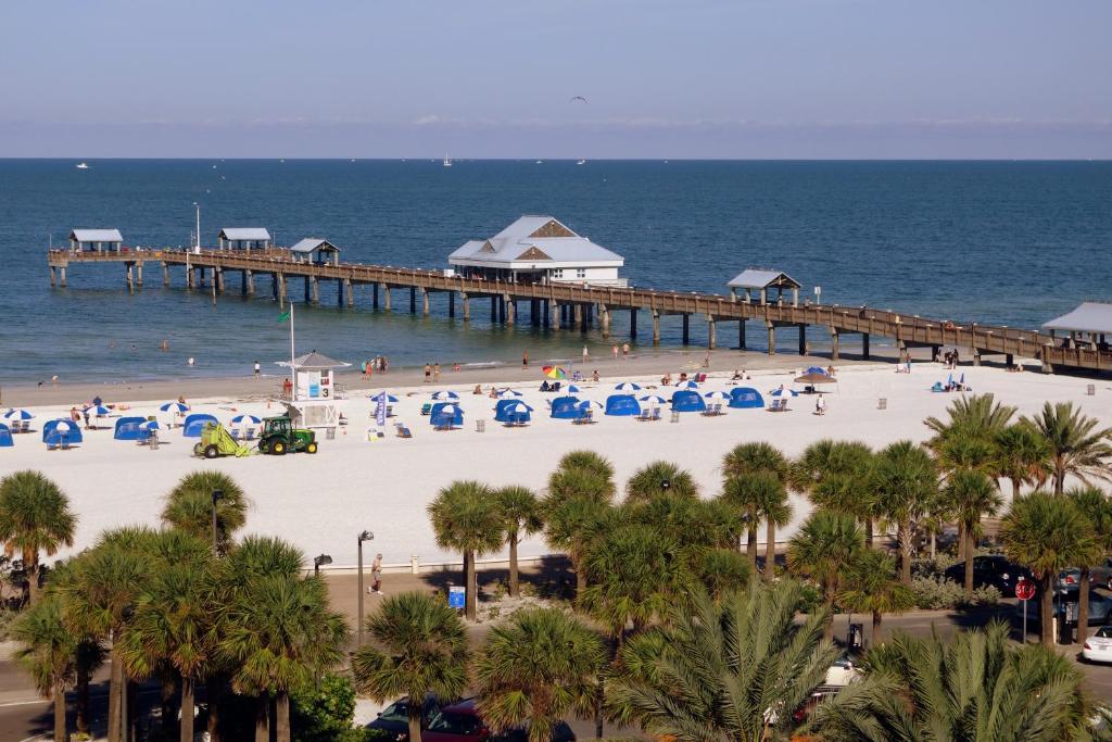 Pier House 60 Clearwater Beach Marina Hotel photo 1
