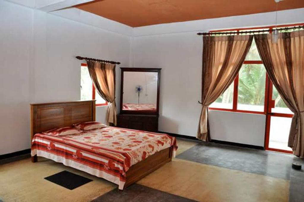 Трехместный (Улучшенный трехместный номер с балконом), Ocean Reef Hotel