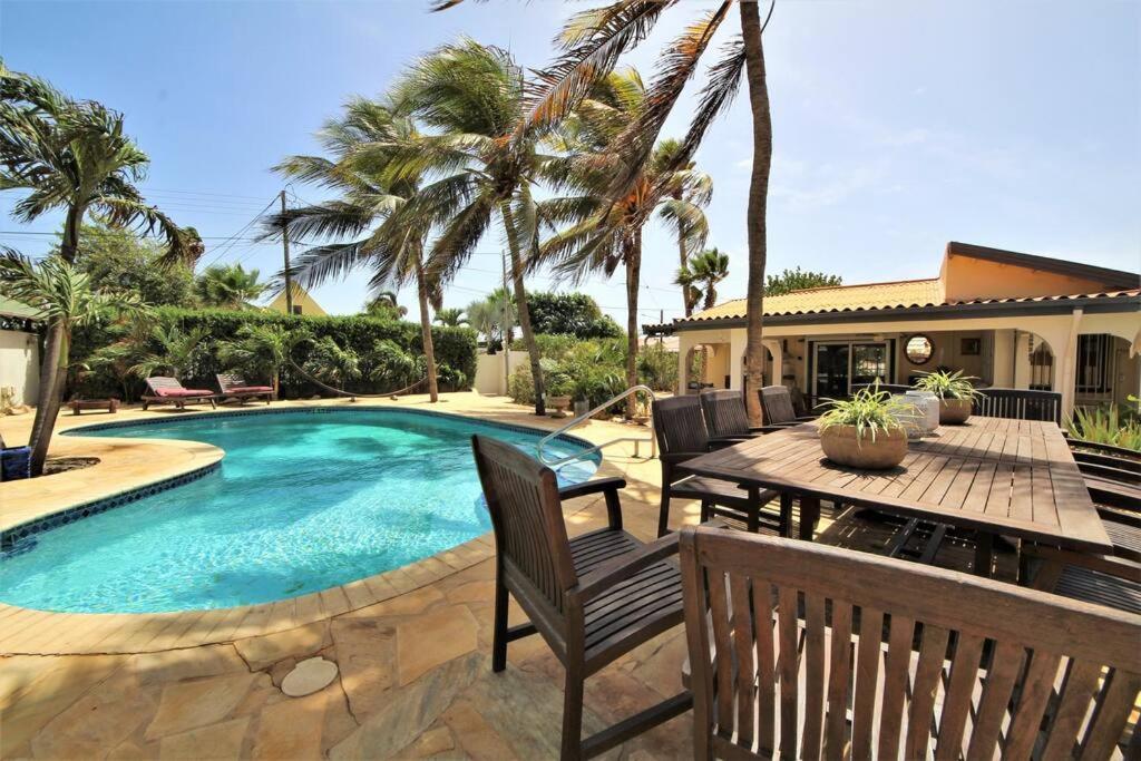 Paradera Paradise - your ultimate 5-bedroom getaway photo 3