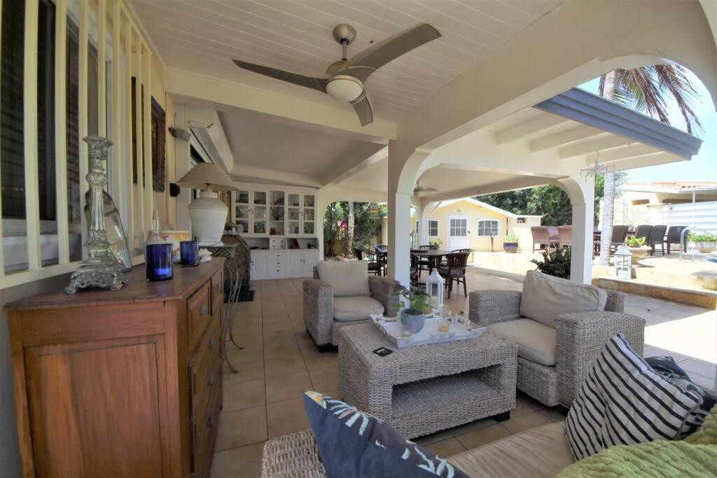 Paradera Paradise - your ultimate 5-bedroom getaway photo 4