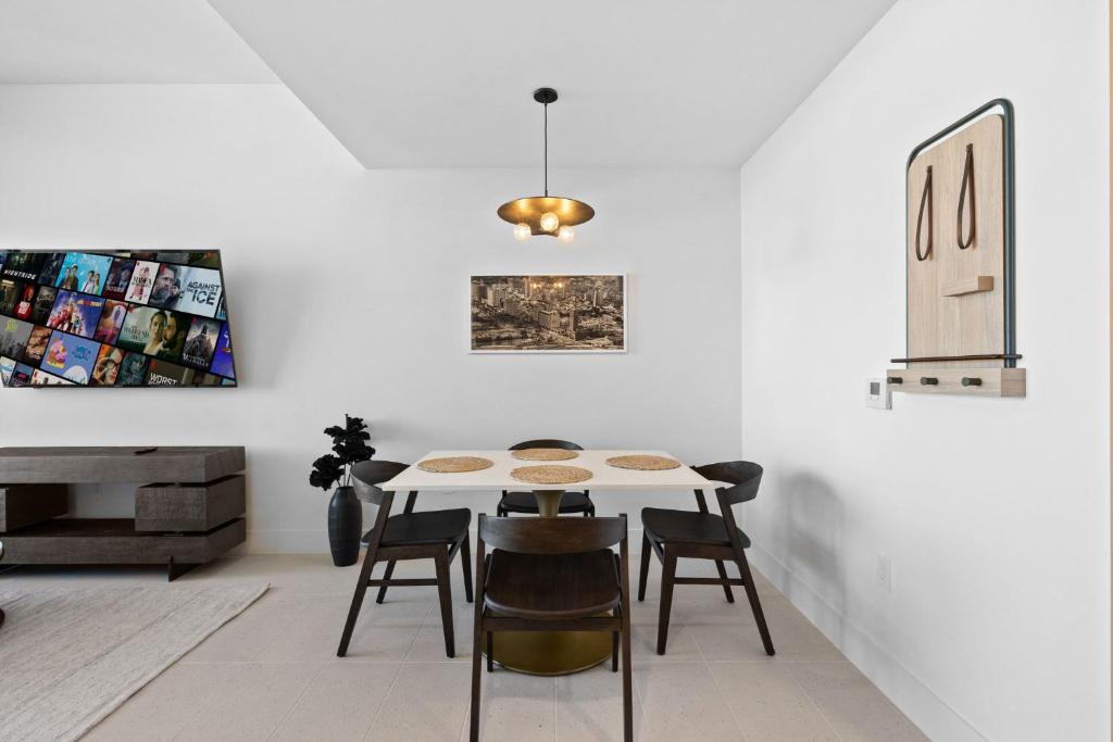 48th-Floor Condo with Free Parking & City Views - Tap to explore photos