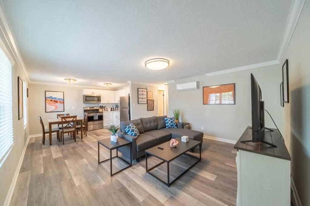 OV Mosaic - Tide Suite image