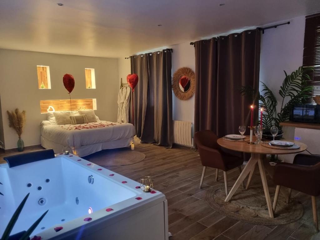 Evasion Romantique loft avec jacuzzi jardin privé près de Paris et 20min Stade de France, Val-d'Oise
