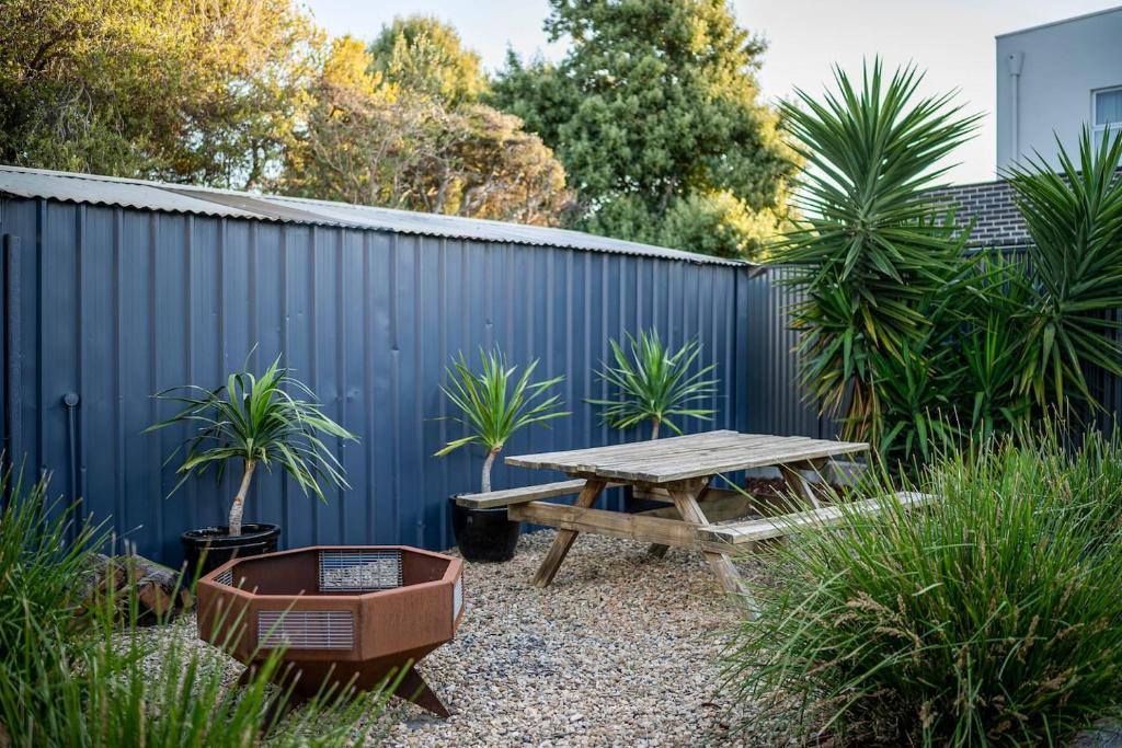 Driftwood Beach House - A Cosy Coastal Cottage photo 2
