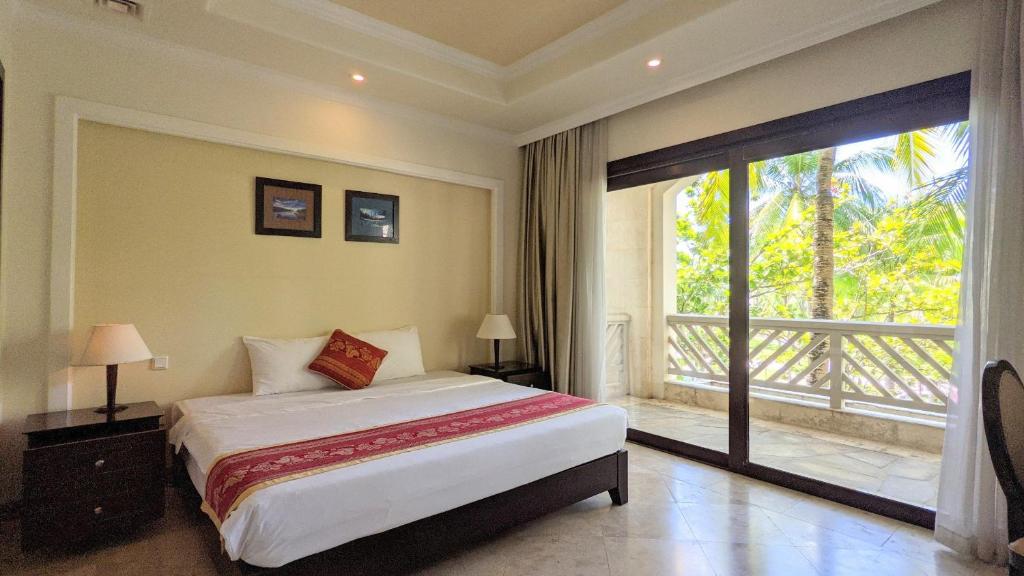 Olalani Resort & Condotel