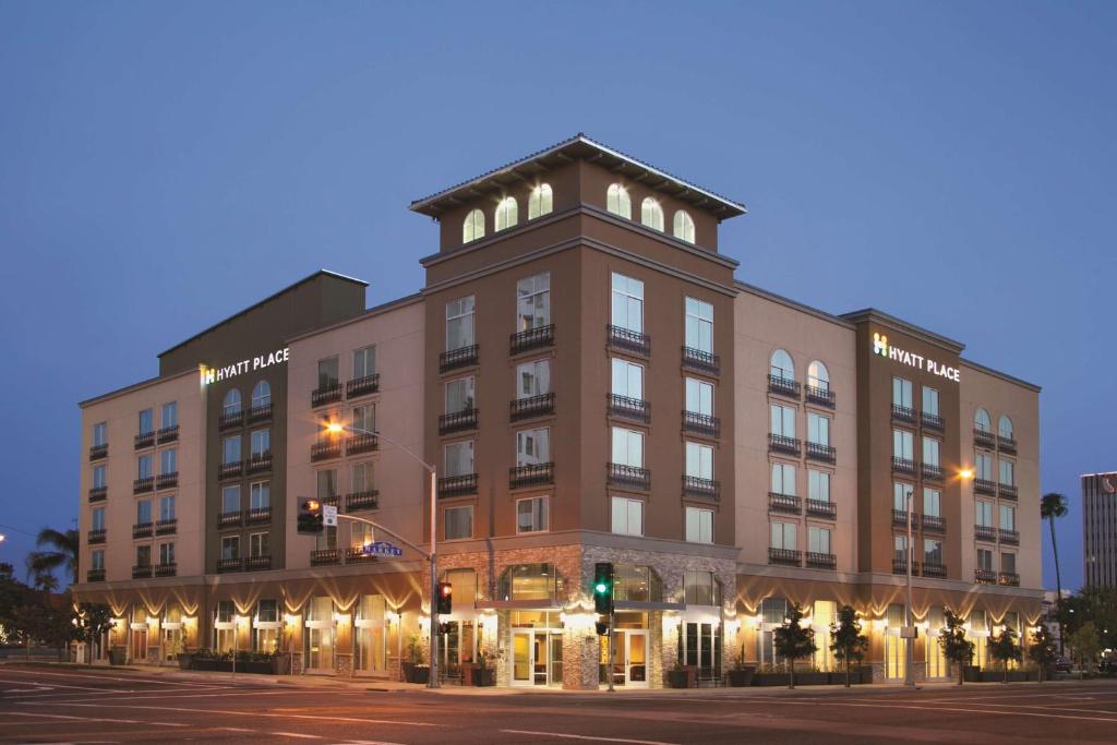 Hyatt Place Riverside Downtown image
