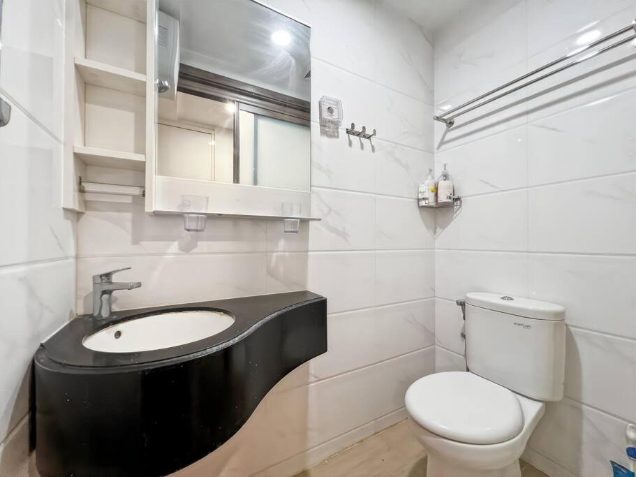 Cozy Studio Skyhouse Apt near ICE BSD with pool & Gym by 2ndHome photo 1