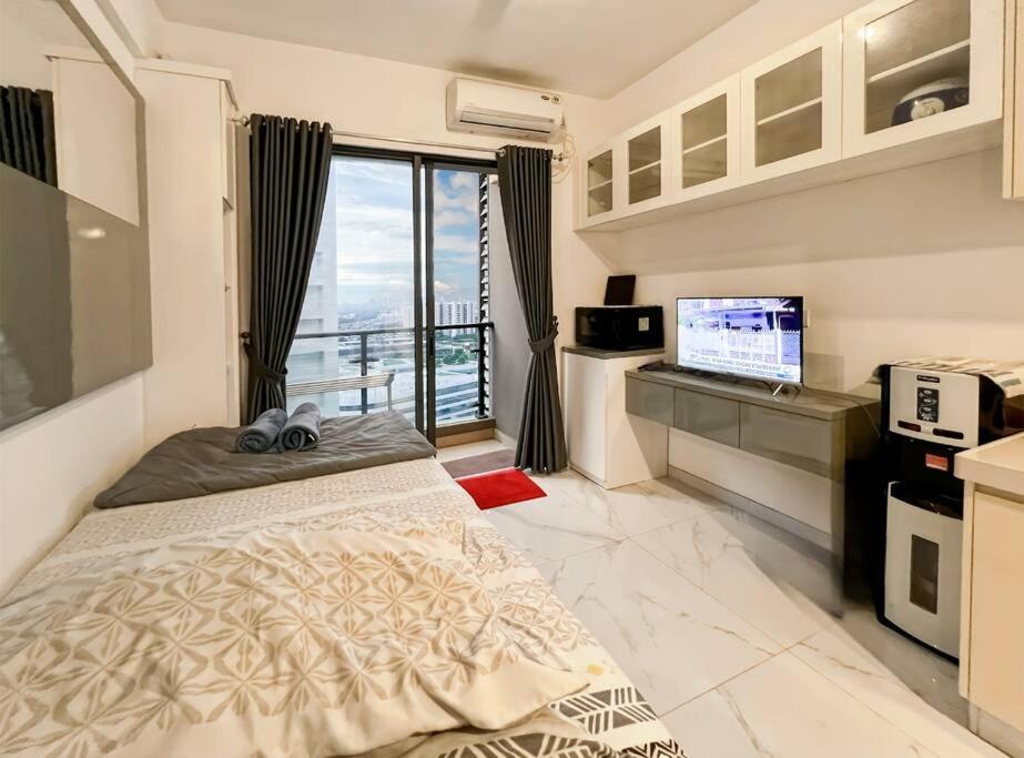Cozy Studio Skyhouse Apt near ICE BSD with pool & Gym by 2ndHome photo 3