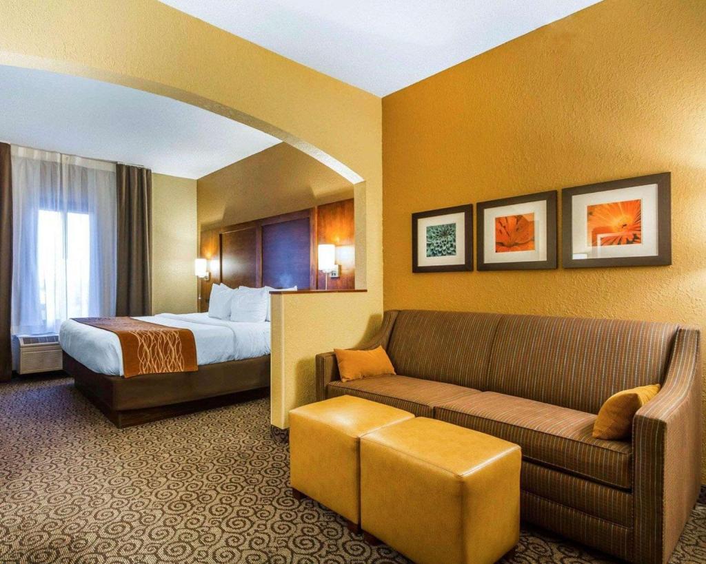 Comfort Suites image