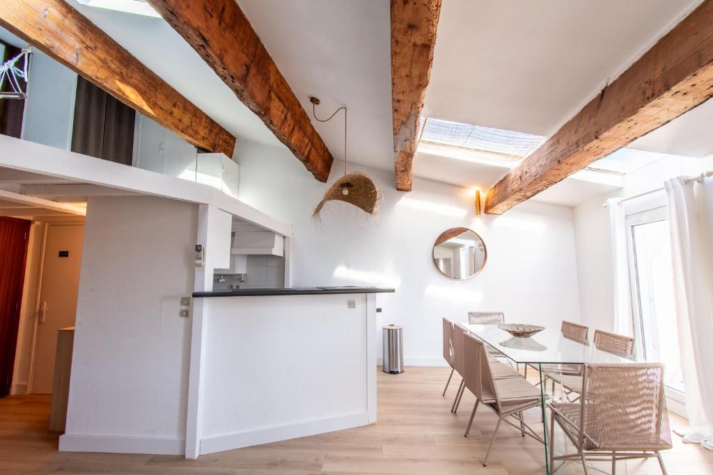 L'Appartement vue quai - proche de la gare & des halles de Sete - 3eme etage sans ascenseur