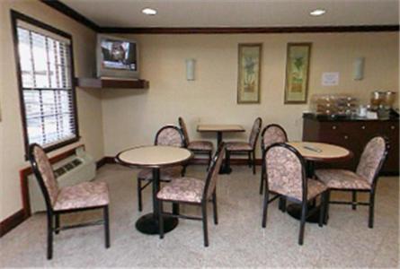 Yorktown Motor Lodge photo 3