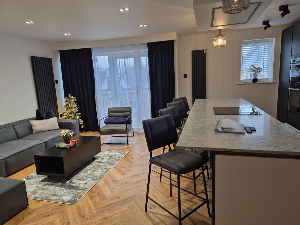 Newly Renovated Flat with Parking space - Tap to explore photos