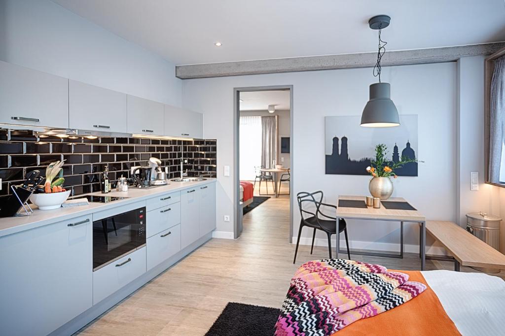 Апартаменты (Небольшие апартаменты с 2 спальнями (4 взрослых)), MLOFT Apartments München