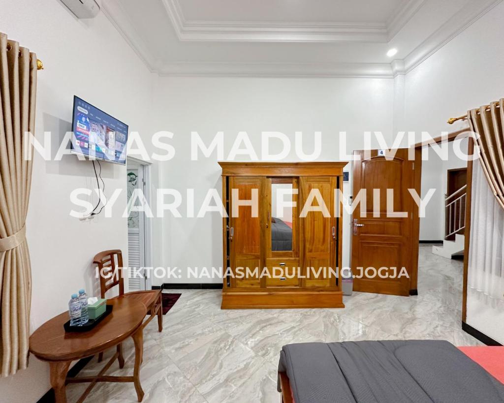 Nanas Madu Living Syariah Family photo 3