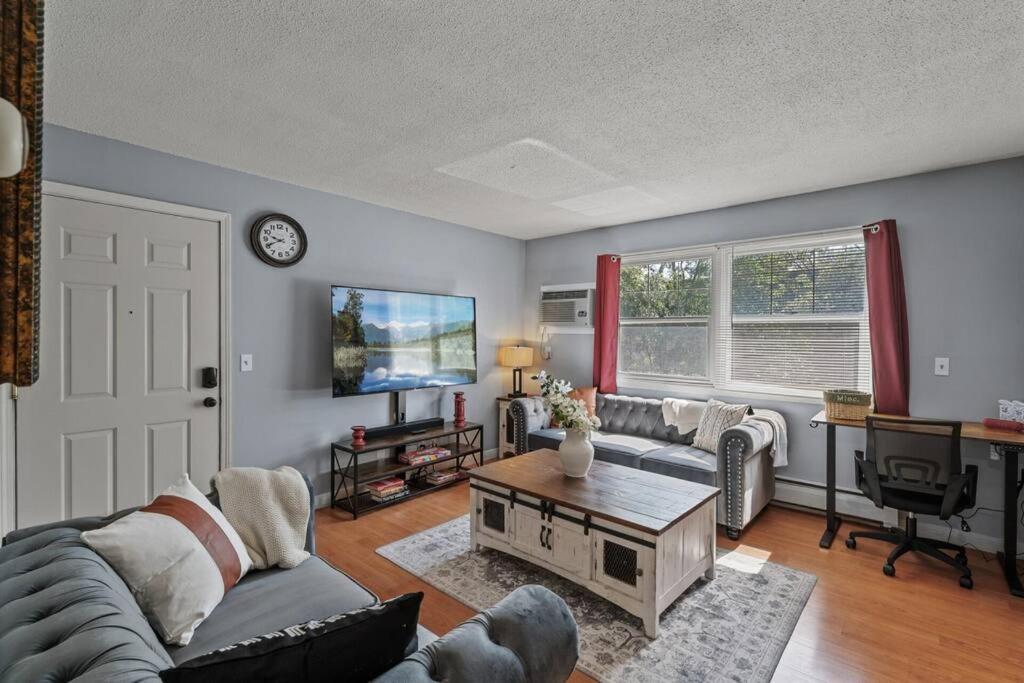 Tranquil 2BR Apt Mpls - 8075 Apt 4 image