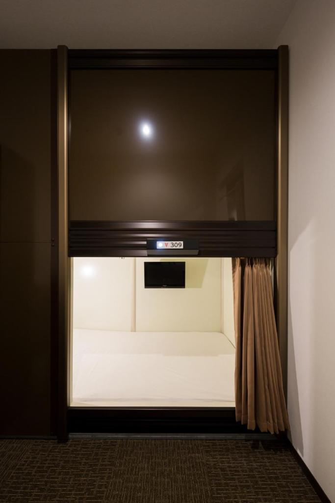 Capsule Hotel CUBE - Tap to explore photos