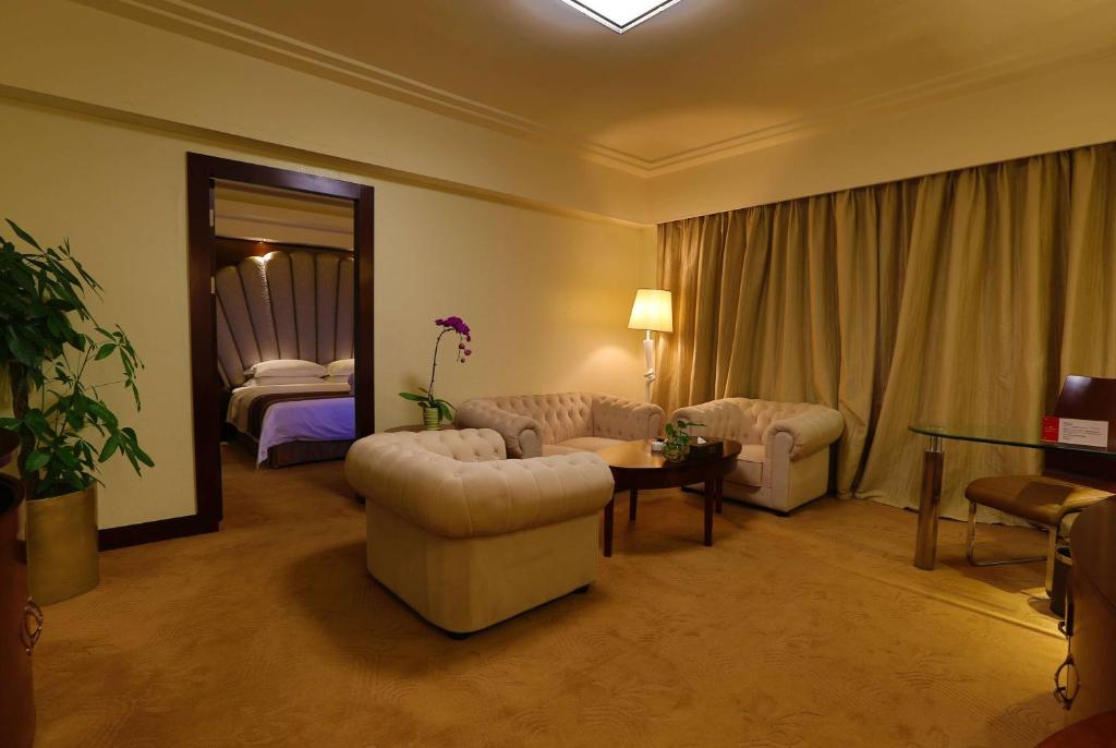 Ramada Chengdu North - Tap to explore photos