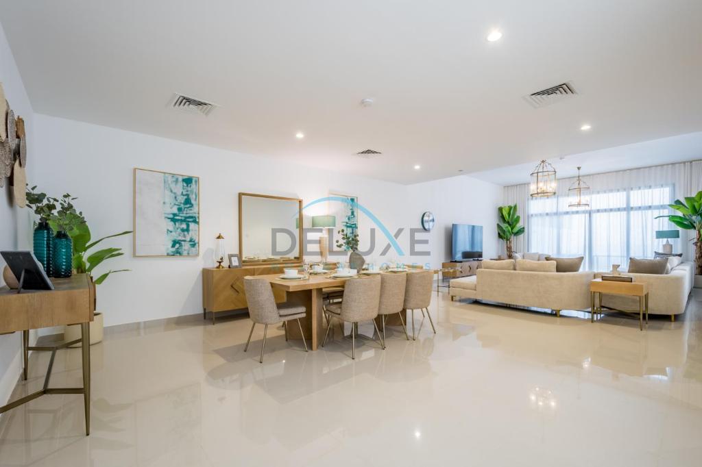 Elegant 4BR Villa with Assistant Room in Al Dana Island, Sharm, Fujairah by Deluxe Holiday Homes photo 2