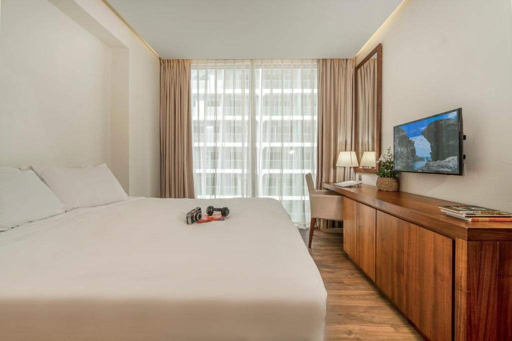 Ala Carte Da Nang-My Khe Beach, 2 Bedroom, Sea View, Rooftop Pool & Gym