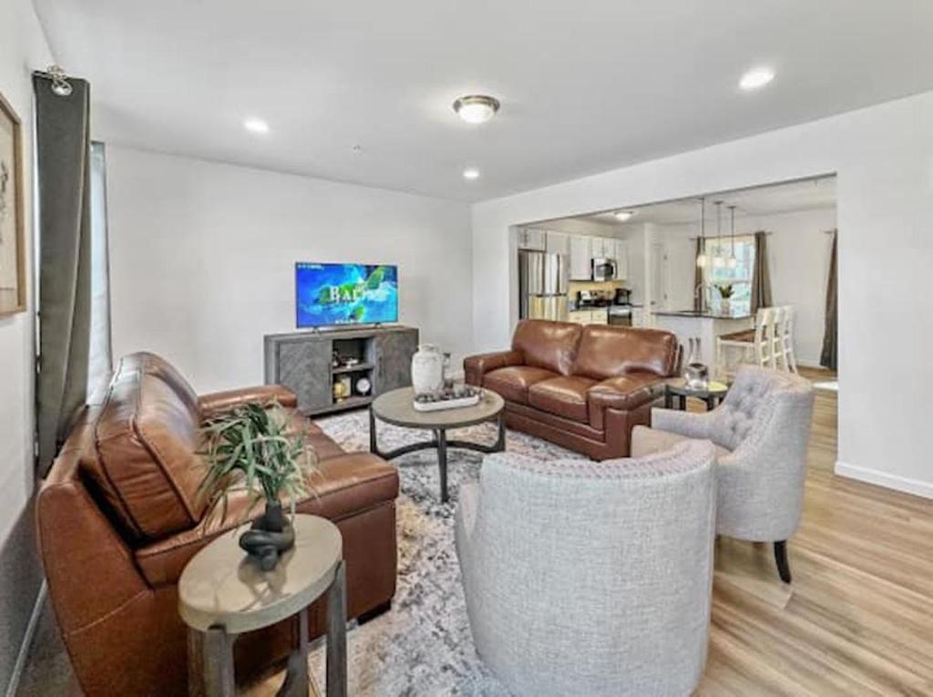 Luxurorious Townhome In Reading image