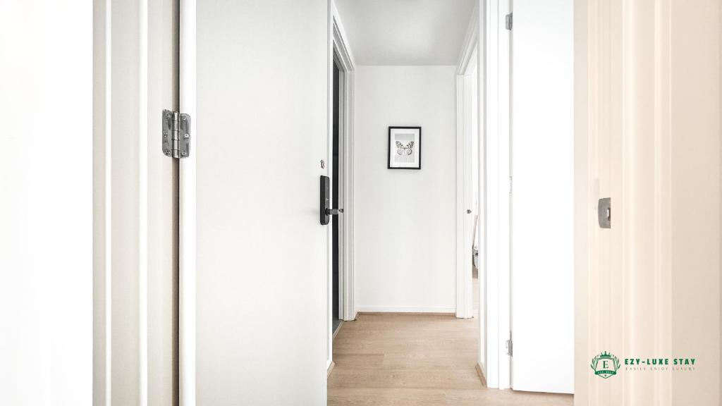 Urban living Spaces in Vibrant Neighborhood - Room 13 photo 3