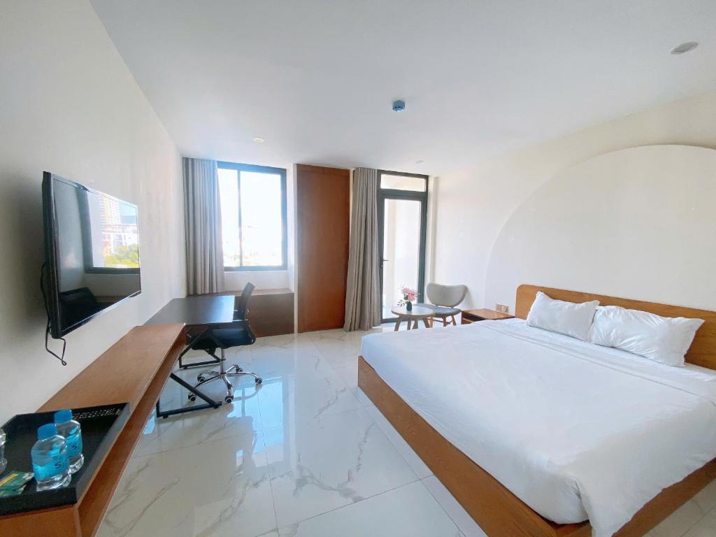 OYO 541 Maple Suite Hotel