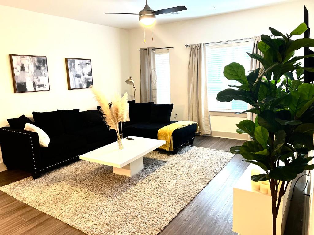 Beautiful Home At Midtown image