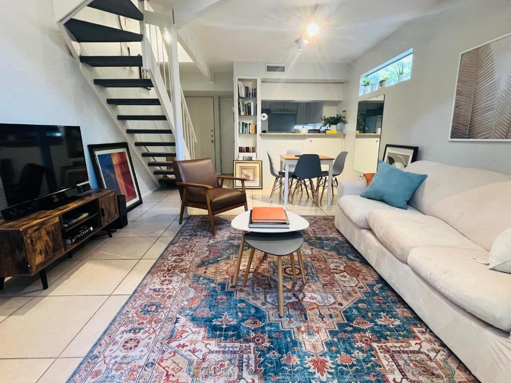Pet-Friendly Uptown Dallas Loft with Patio & Grill image