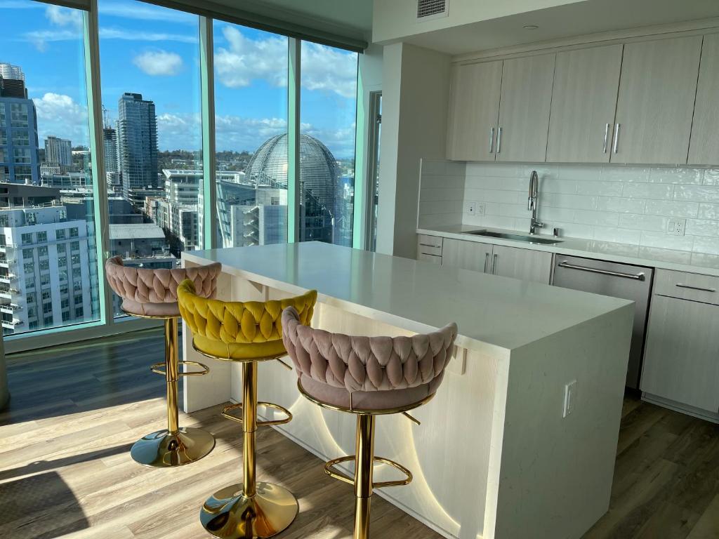 Full furnished luxury unit with San Diego bay view image